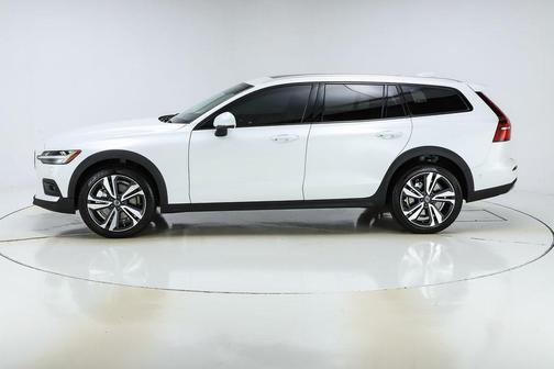 2026 Volvo V60 Cross Country B5 Plus
