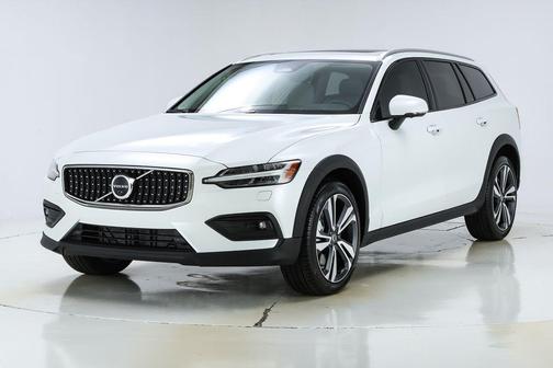 2026 Volvo V60 Cross Country B5 Plus
