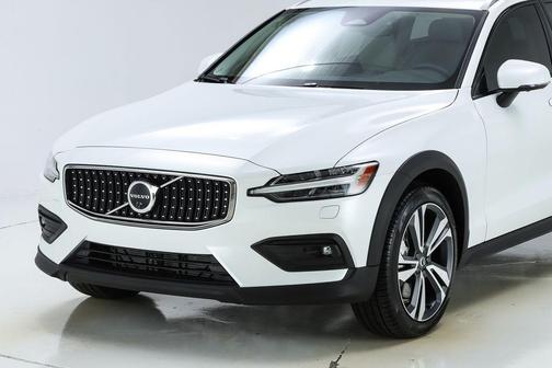 2026 Volvo V60 Cross Country B5 Plus