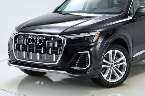 2025 Audi Q7 55 Premium Plus