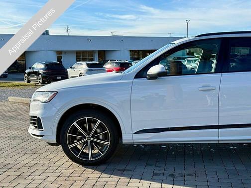 2024 Audi Q7 55 Premium Plus