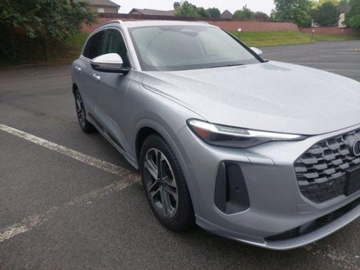 Florett Silver Metallic 2025 Audi Q5 2.0T quattro Premium