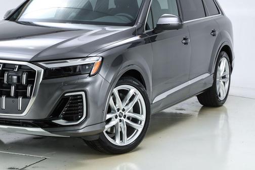 2025 Audi Q7 55 Premium Plus