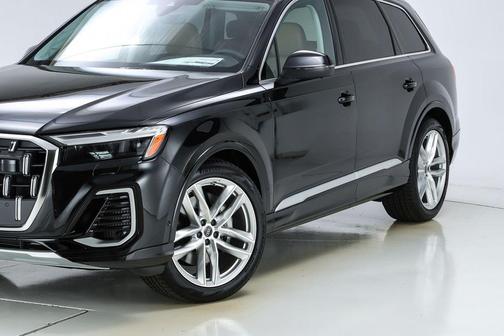 2025 Audi Q7 55 Premium Plus