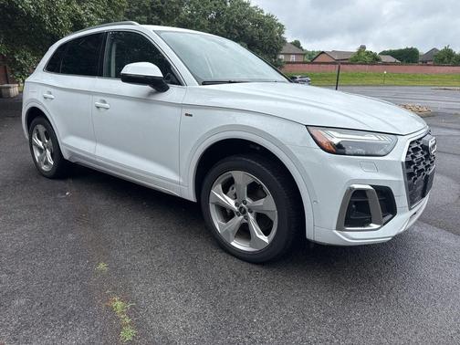 Glacier White Metallic 2023 Audi Q5 45 S line Prestige