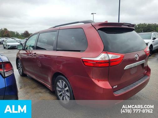 2018 Toyota Sienna XLE