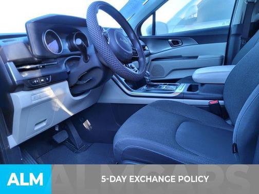 2023 Kia Carnival LX