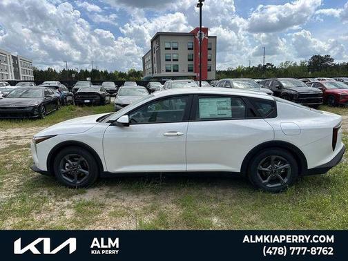 Snow White Pearl 2026 Kia K4 LX