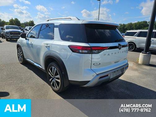 2024 Nissan Pathfinder Platinum FWD