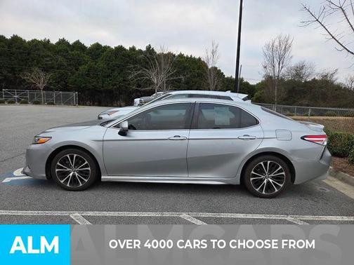 2020 Toyota Camry SE