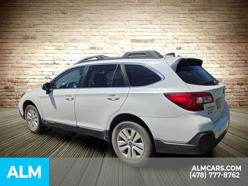 Crystal White Pearl 2019 Subaru Outback 2.5i Premium