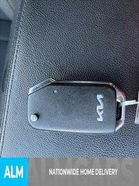 Everlasting Silver 2025 Kia Sportage LX