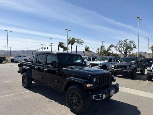 Black Clearcoat 2024 Jeep Gladiator Sport