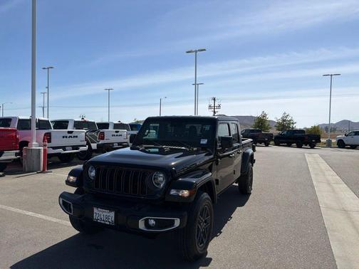 Black Clearcoat 2024 Jeep Gladiator Sport