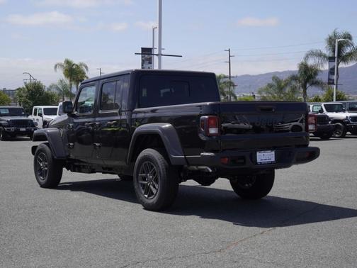 Black Clearcoat 2026 Jeep Gladiator Sport