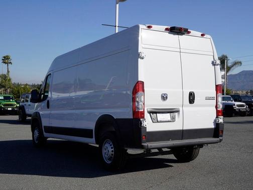 Bright White Clearcoat 2026 RAM ProMaster 2500 High Roof