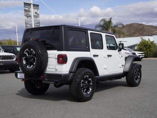 Bright White Clearcoat 2026 Jeep Wrangler Rubicon