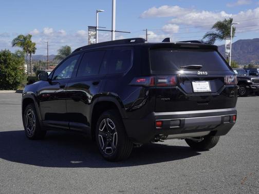 Diamond Black 2026 Jeep Cherokee LAREDO/LIMITED