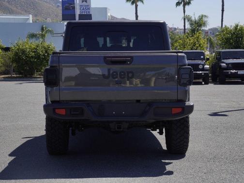 Granite Crystal Clearcoat Metallic 2024 Jeep Gladiator Sport