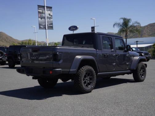 Granite Crystal Clearcoat Metallic 2024 Jeep Gladiator Sport