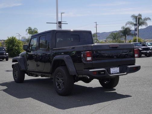 Black Clearcoat 2026 Jeep Gladiator Sport