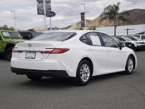 Ice 2025 Toyota Camry LE