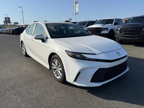 Ice 2025 Toyota Camry LE