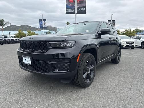 2025 Jeep Grand Cherokee Laredo