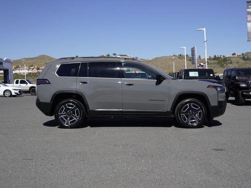 2026 Jeep Cherokee LAREDO/LIMITED