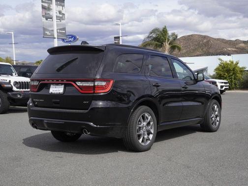 DB Black Crystal Clearcoat 2026 Dodge Durango GT Plus HEMI V8