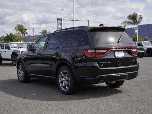 DB Black Crystal Clearcoat 2026 Dodge Durango GT Plus HEMI V8