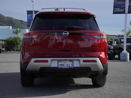 2024 Nissan Pathfinder SL