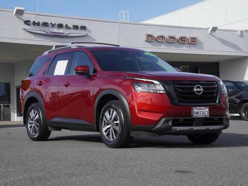 2024 Nissan Pathfinder SL