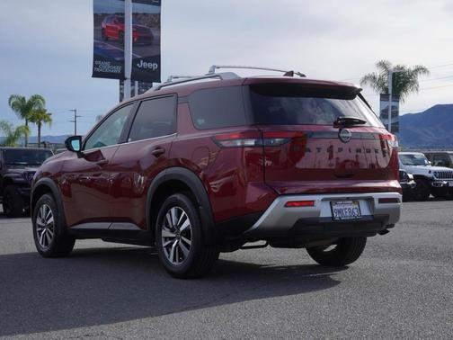 2024 Nissan Pathfinder SL