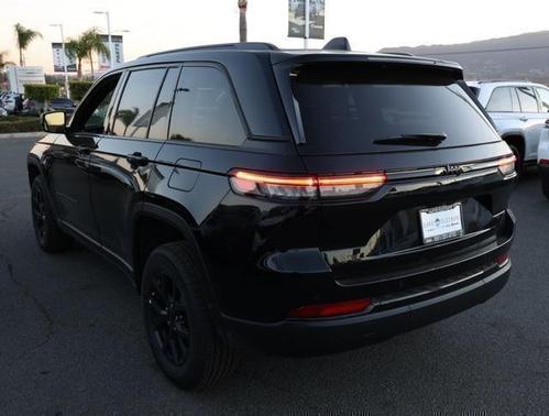 2025 Jeep Grand Cherokee Laredo