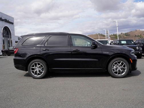 DB Black Crystal Clearcoat 2026 Dodge Durango GT Plus HEMI V8