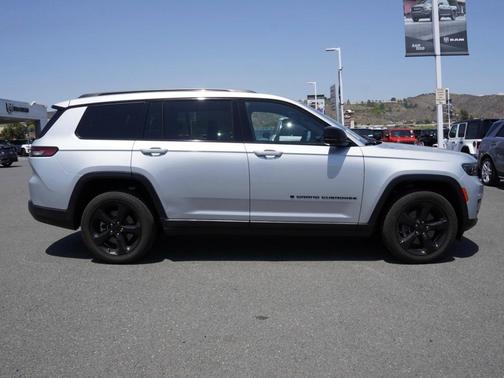 2023 Jeep Grand Cherokee L Laredo
