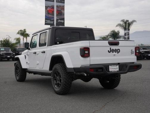 2025 Jeep Gladiator Sport
