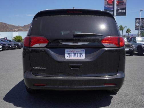 2023 Chrysler Voyager LX