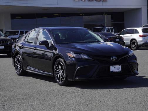 Midnight Black Metallic 2023 Toyota Camry SE