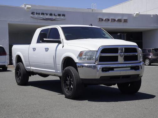 Bright White Clearcoat 2018 RAM 2500 SLT