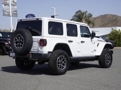 Bright White Clearcoat 2026 Jeep Wrangler Rubicon