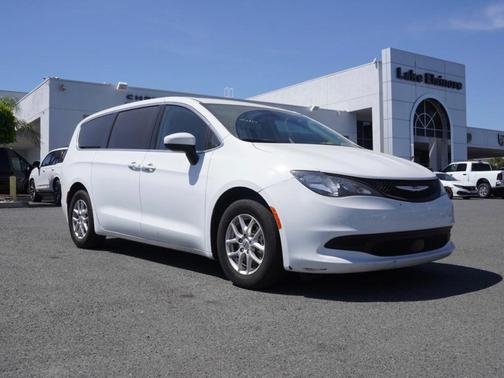 2023 Chrysler Voyager LX
