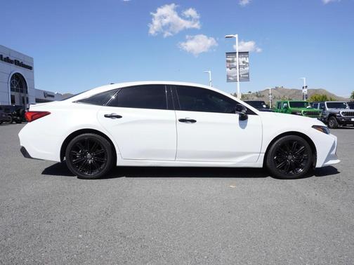 2022 Toyota Avalon Hybrid XSE Nightshade