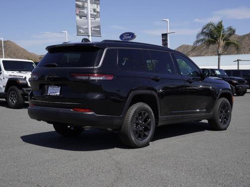 Diamond Black 2026 Jeep Grand Cherokee L Laredo