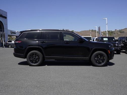 Diamond Black 2026 Jeep Grand Cherokee L Laredo