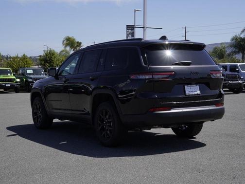 Diamond Black 2026 Jeep Grand Cherokee L Laredo