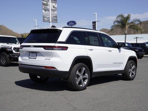 Bright White Clearcoat 2026 Jeep Grand Cherokee Limited