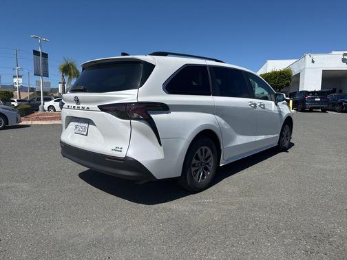 2023 Toyota Sienna XLE