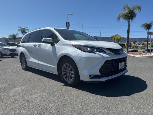 2023 Toyota Sienna XLE